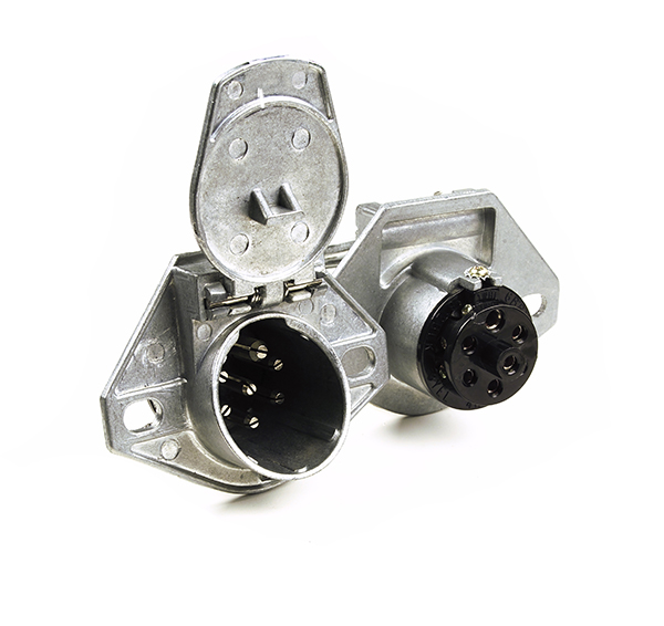 Heavy Duty 7-Way Socket With Enclosed Terminals