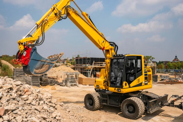 Komatsu with Grote lights at work site