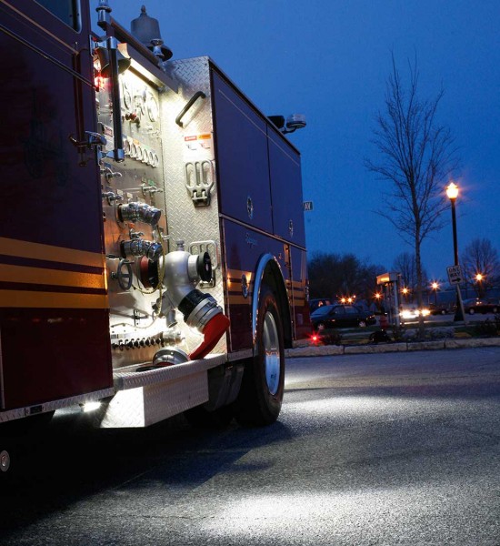 Feux à DEL Grote sur le côté d'un camion d'incendie