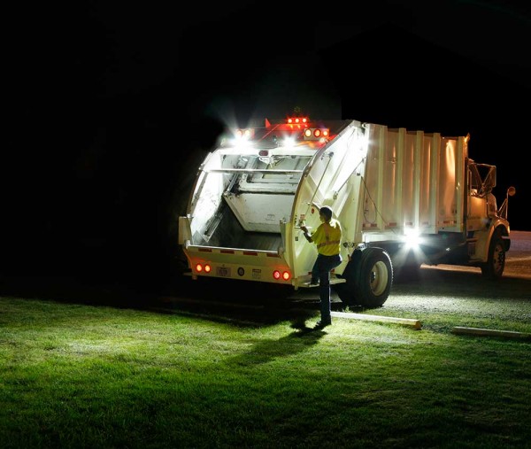 Grote LED-Leuchten an Müllwagen