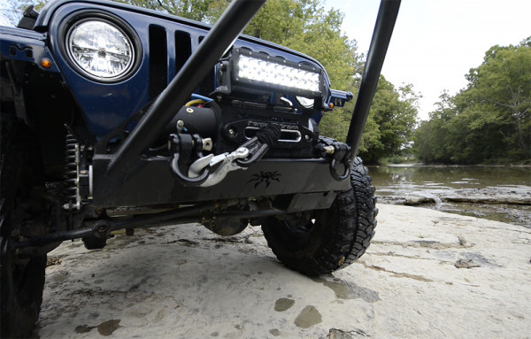 Jeep con tira de luz LED y luces delanteras de Grote